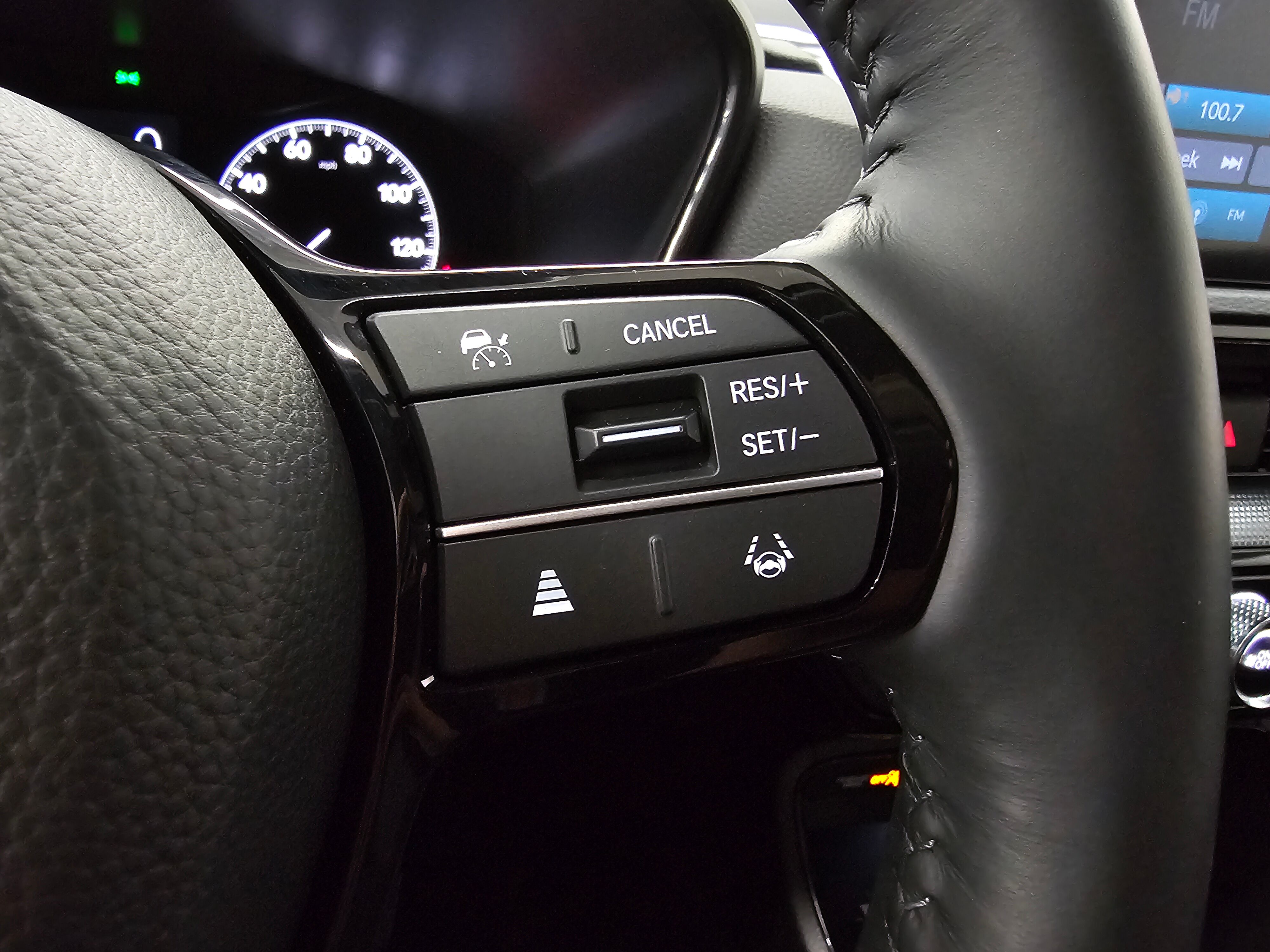 Vehicle image 24 of 31