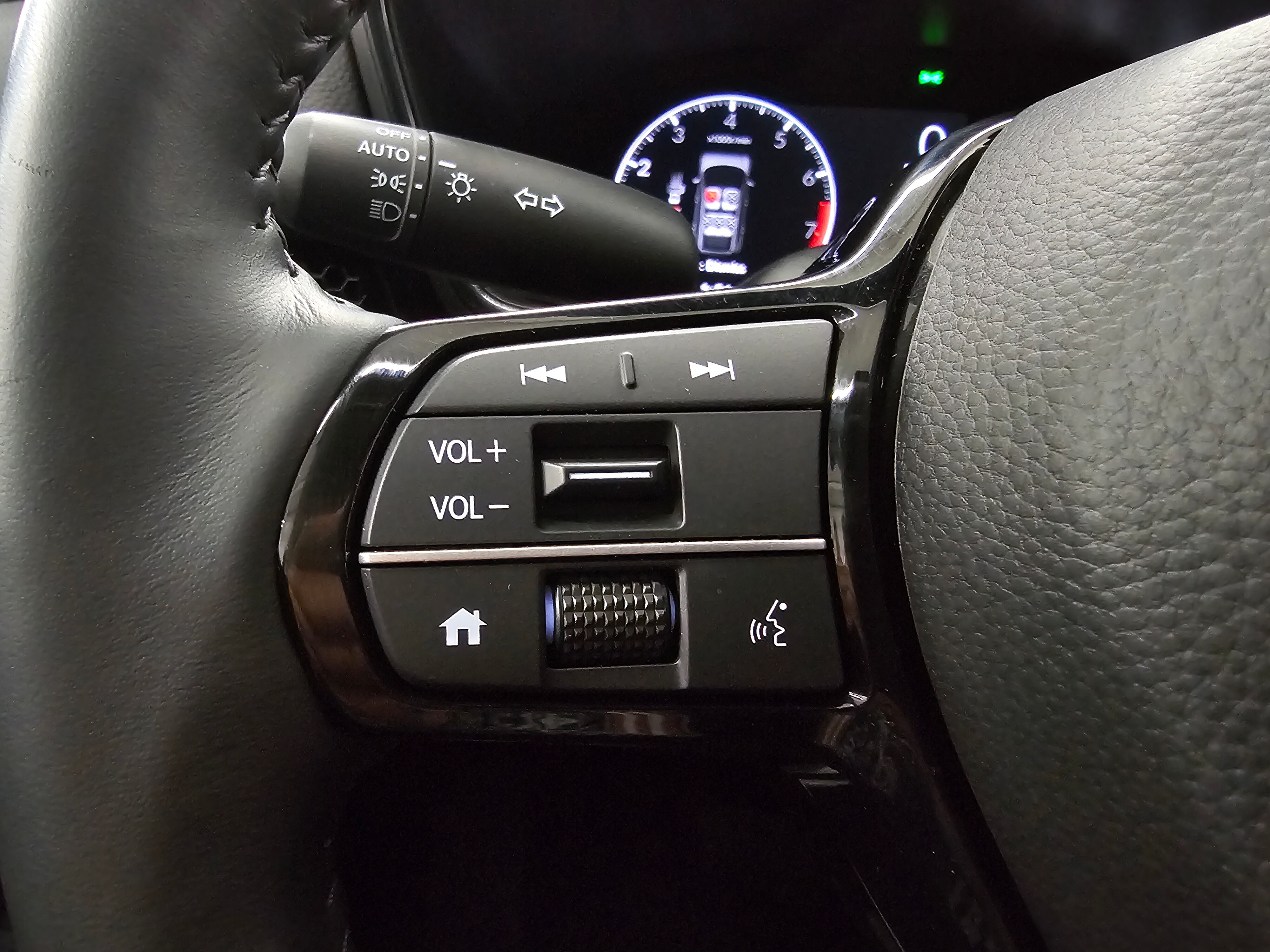 Vehicle image 23 of 31