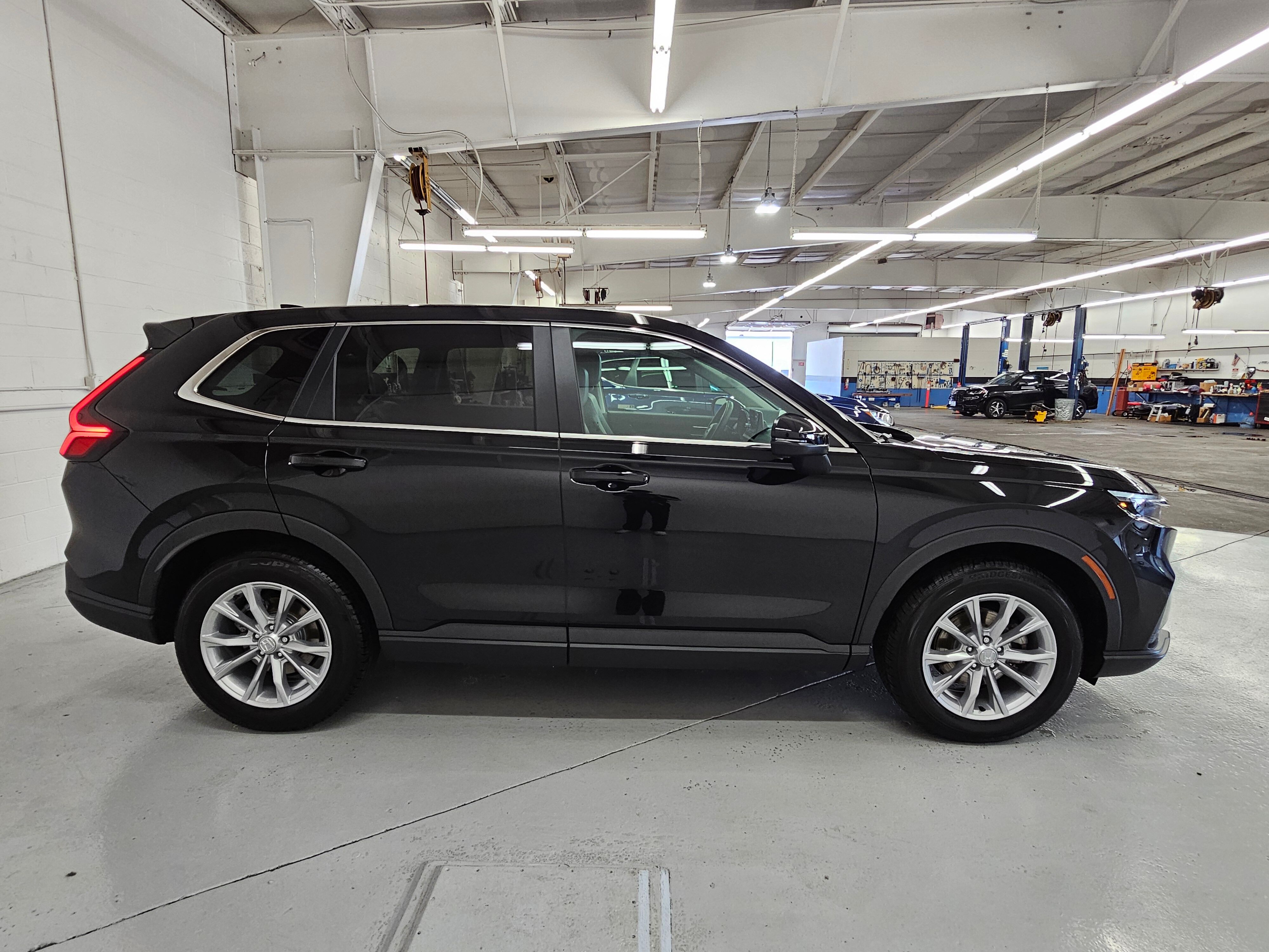 Vehicle image 4 of 31