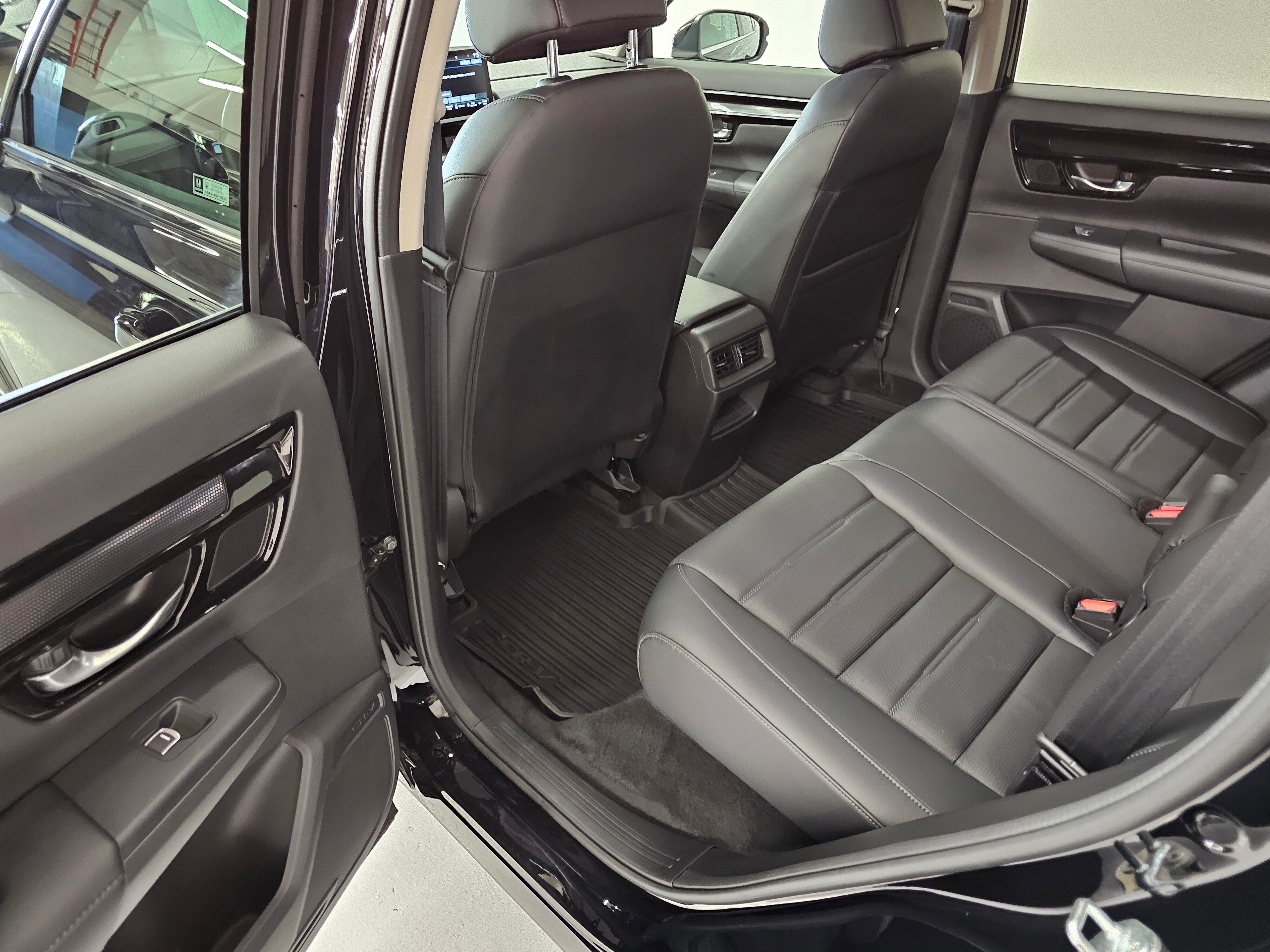 Vehicle image 12 of 31
