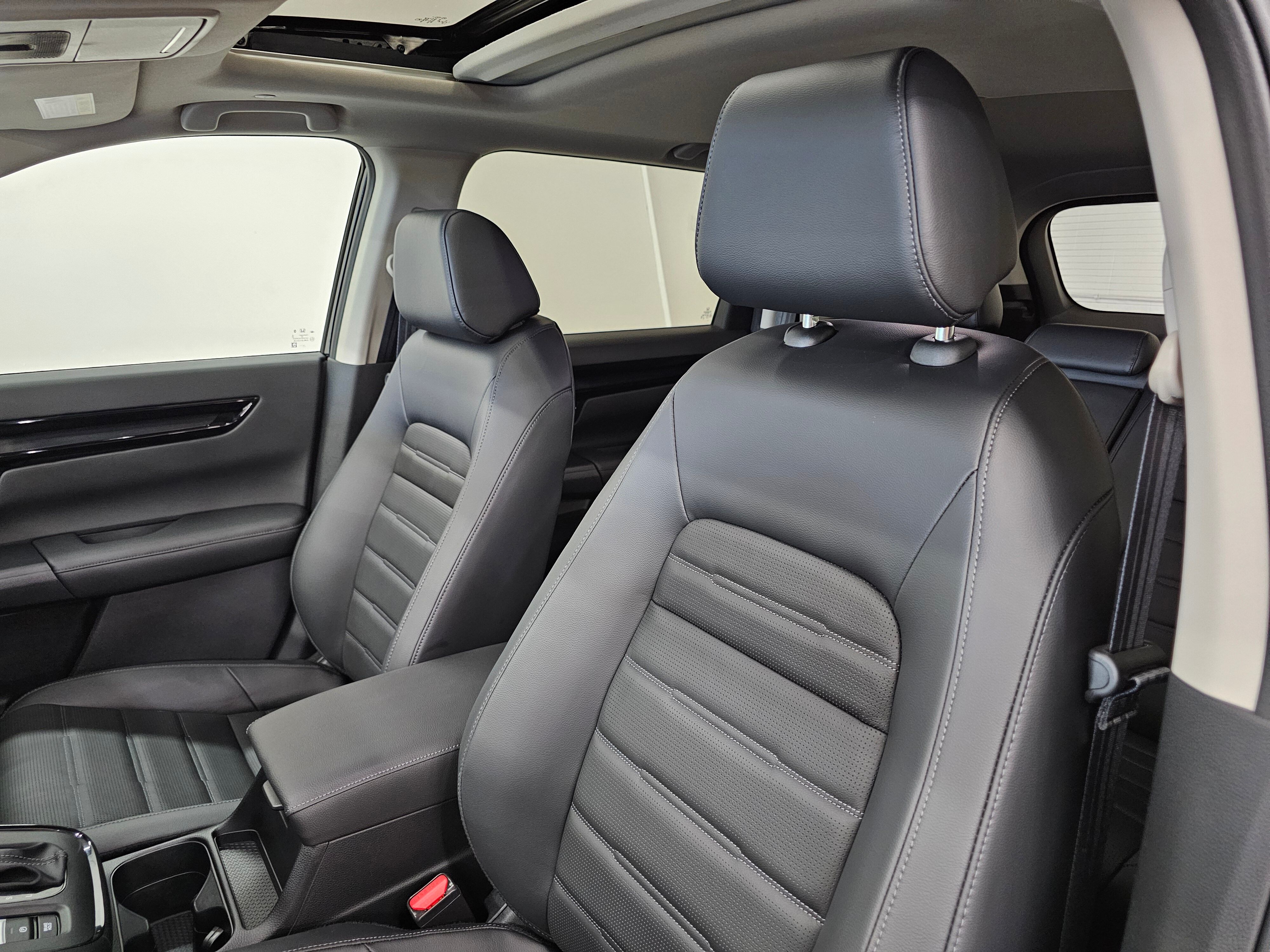 Vehicle image 10 of 31