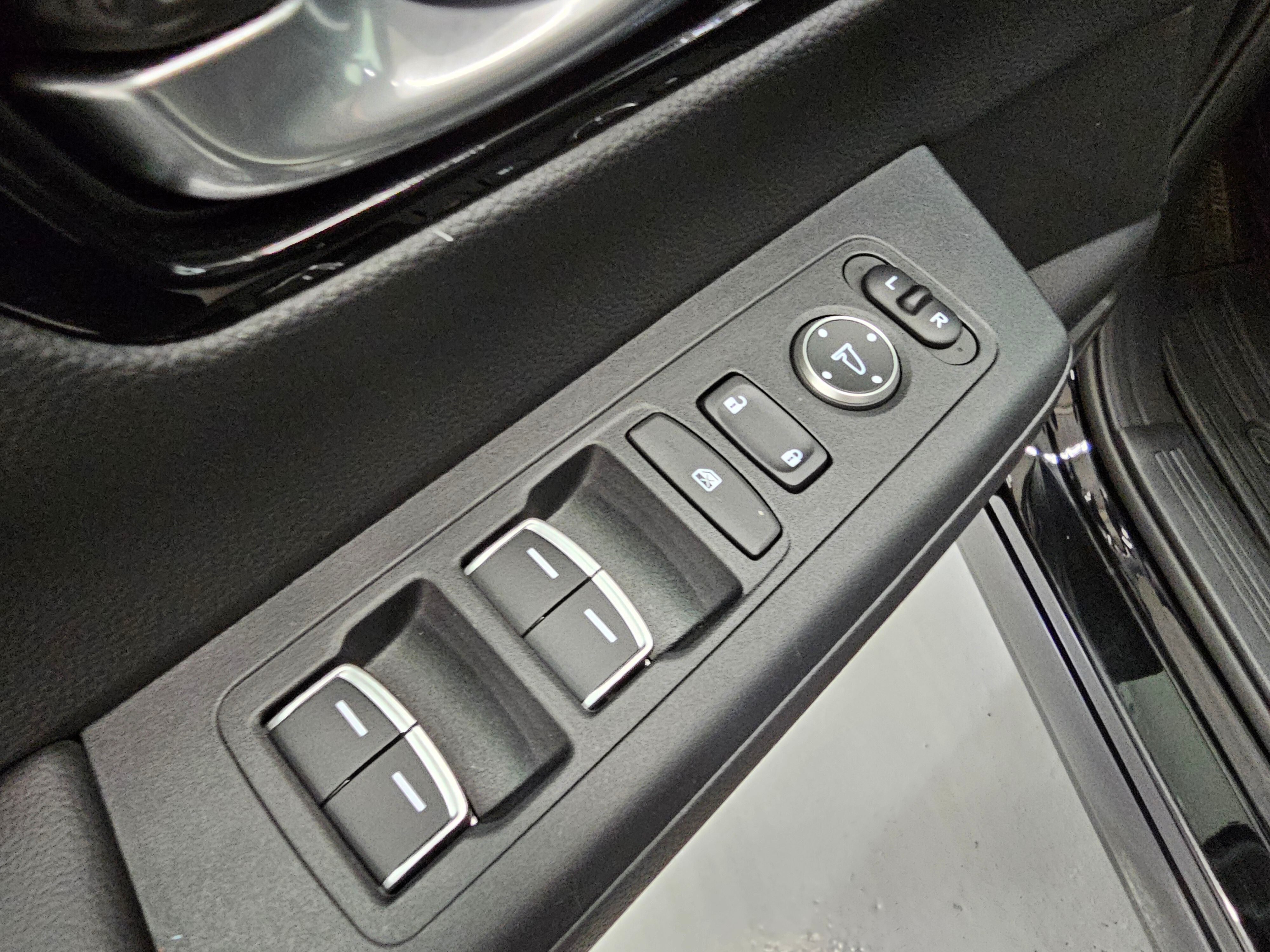 Vehicle image 29 of 31