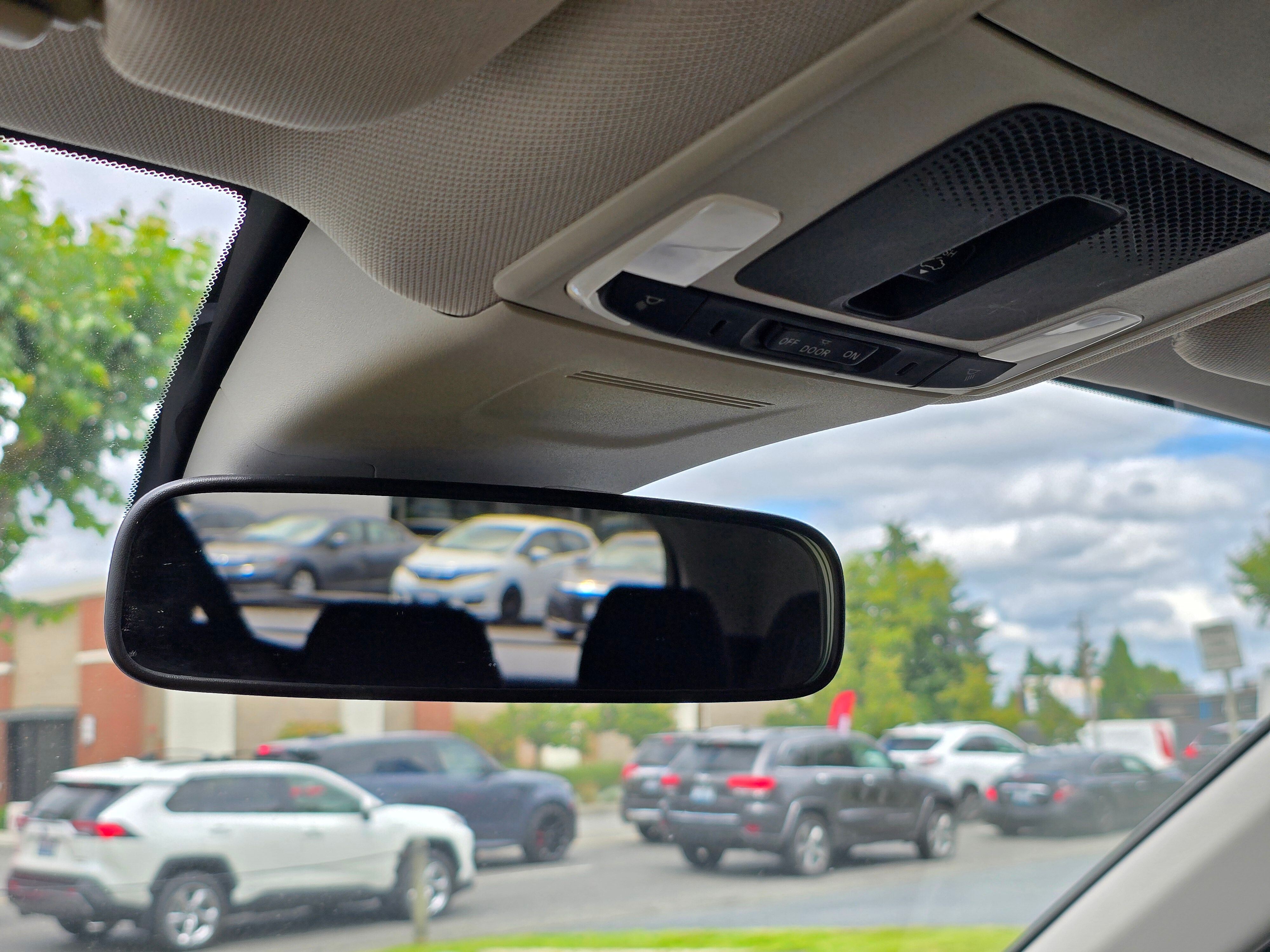 Vehicle image 23 of 27
