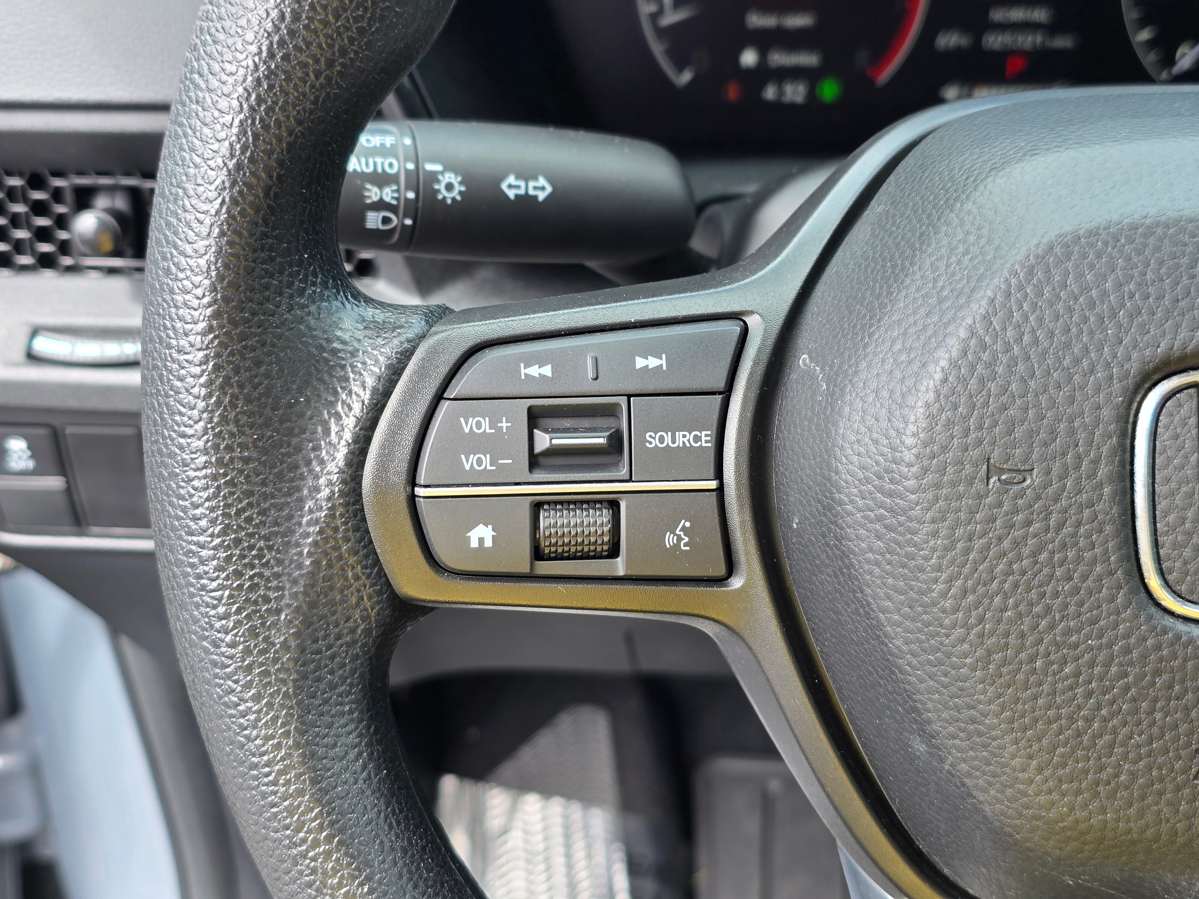 Vehicle image 22 of 27