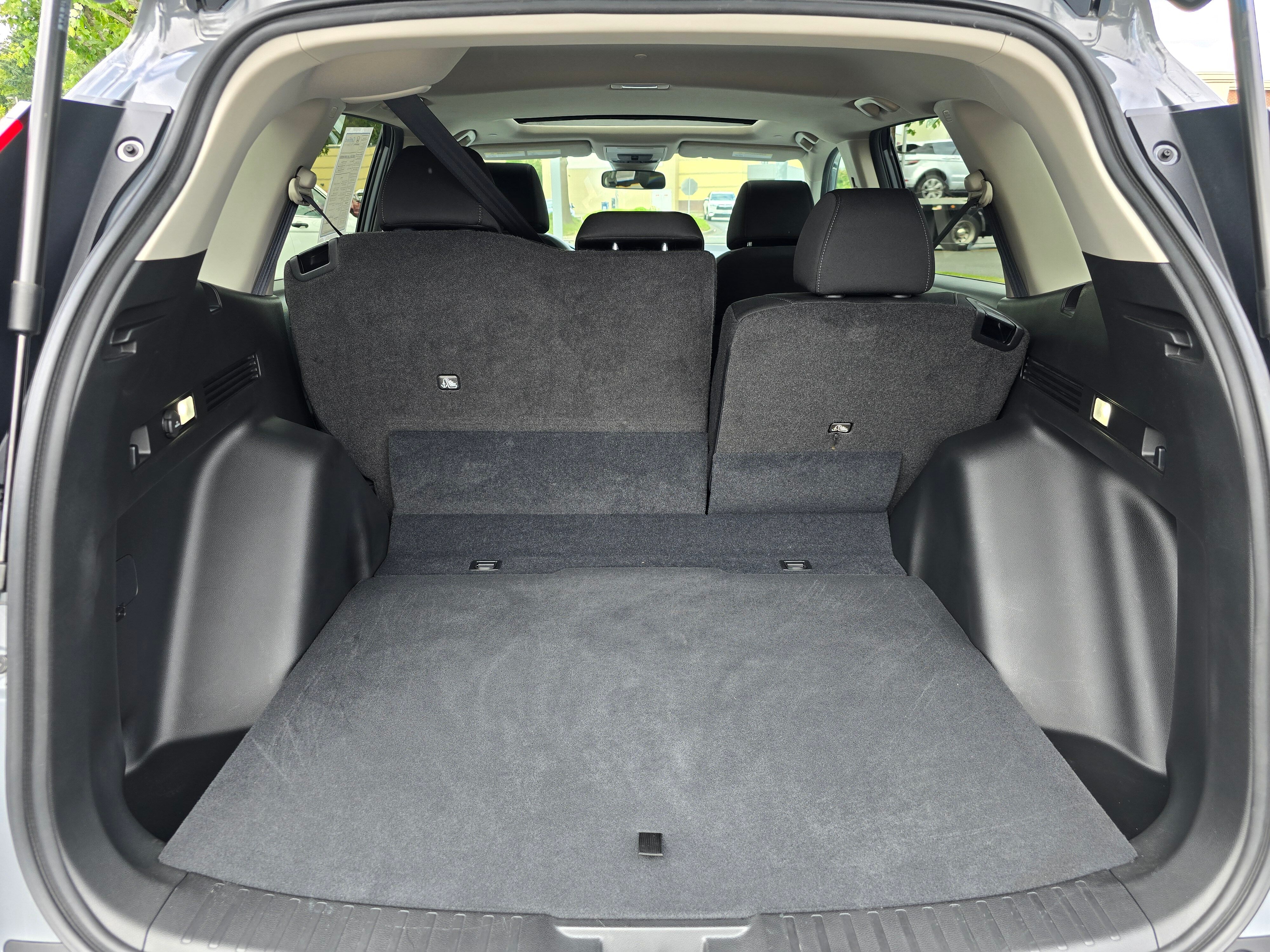 Vehicle image 10 of 27