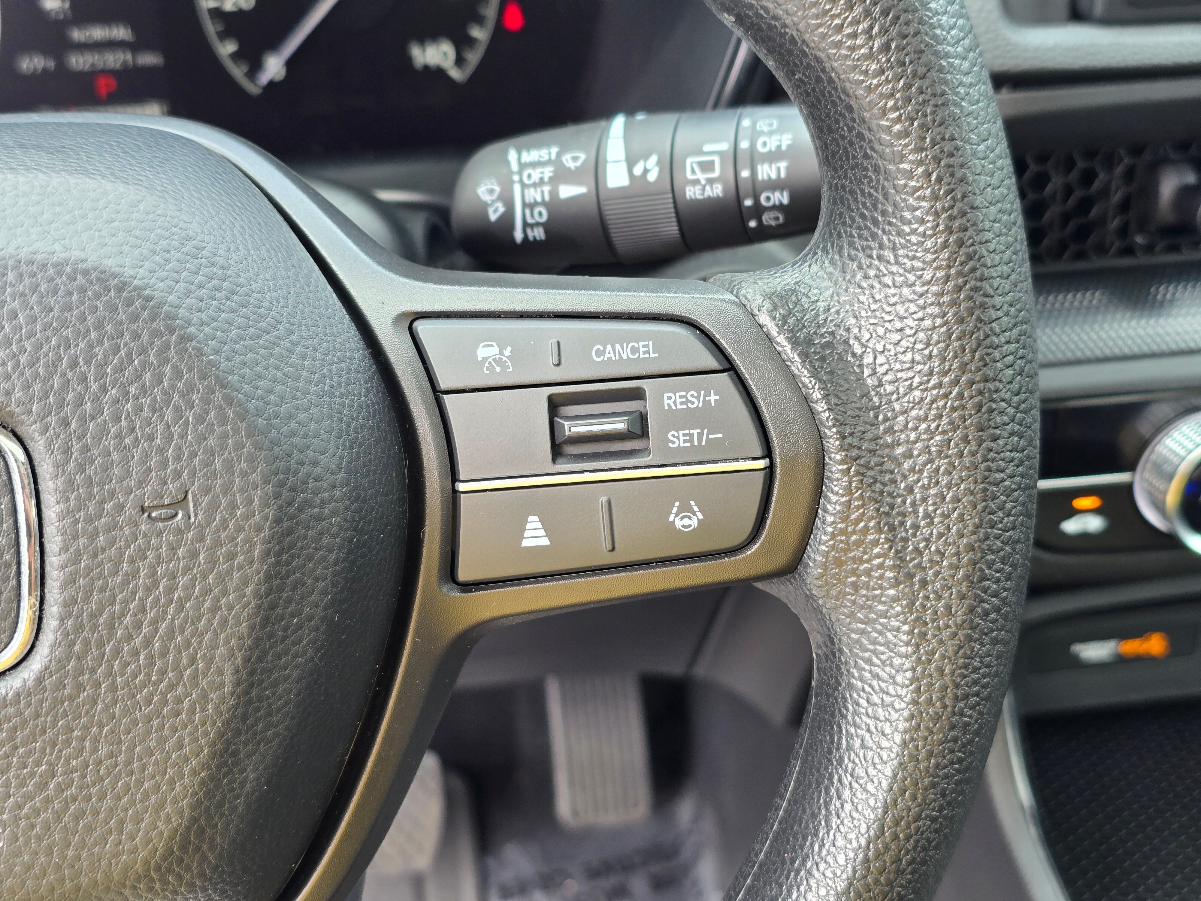 Vehicle image 25 of 27