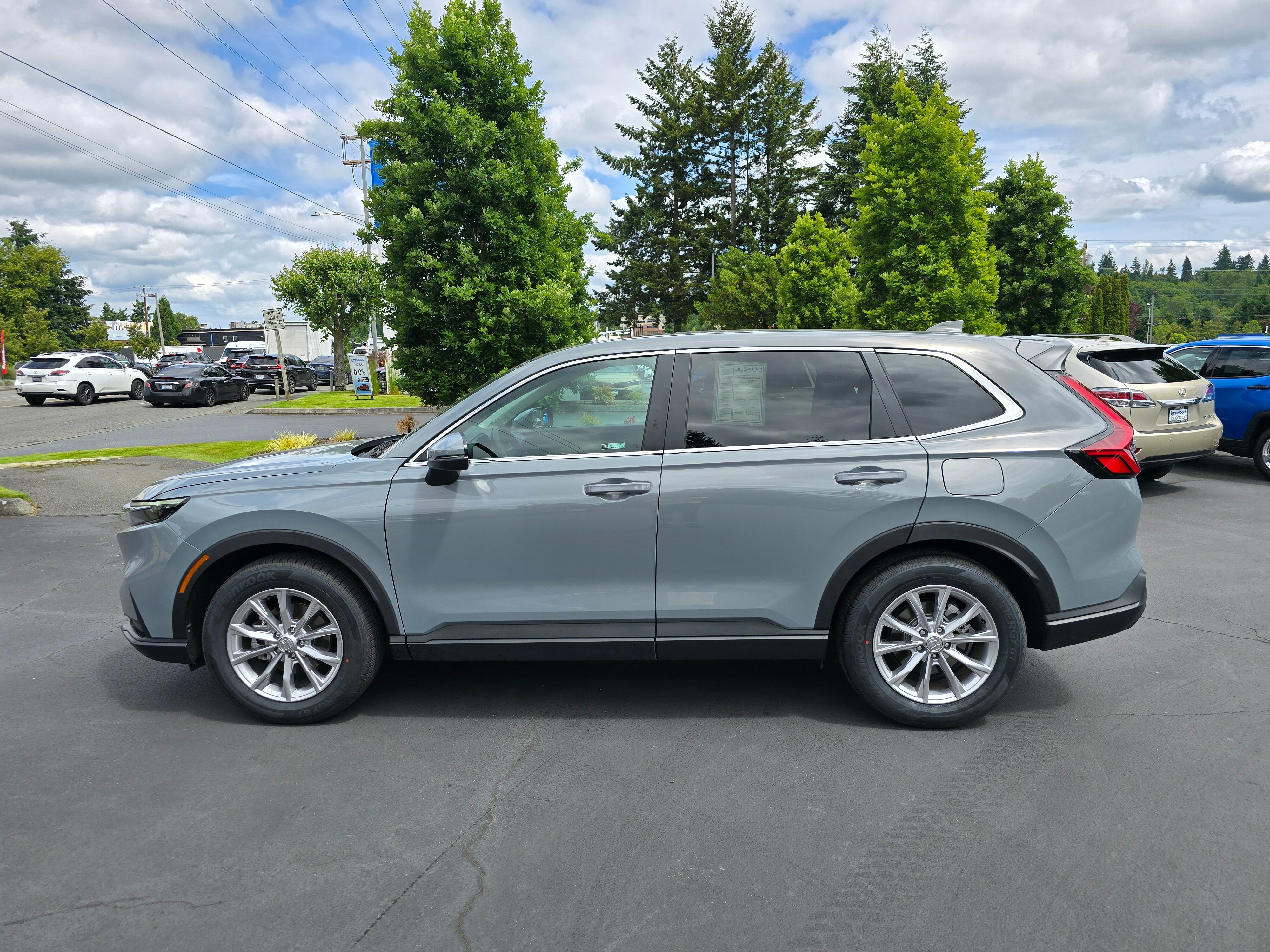 Vehicle image 8 of 27