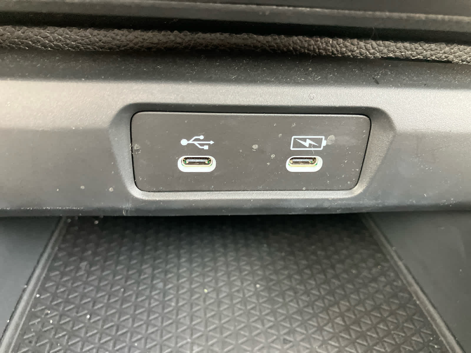Vehicle image 27 of 35