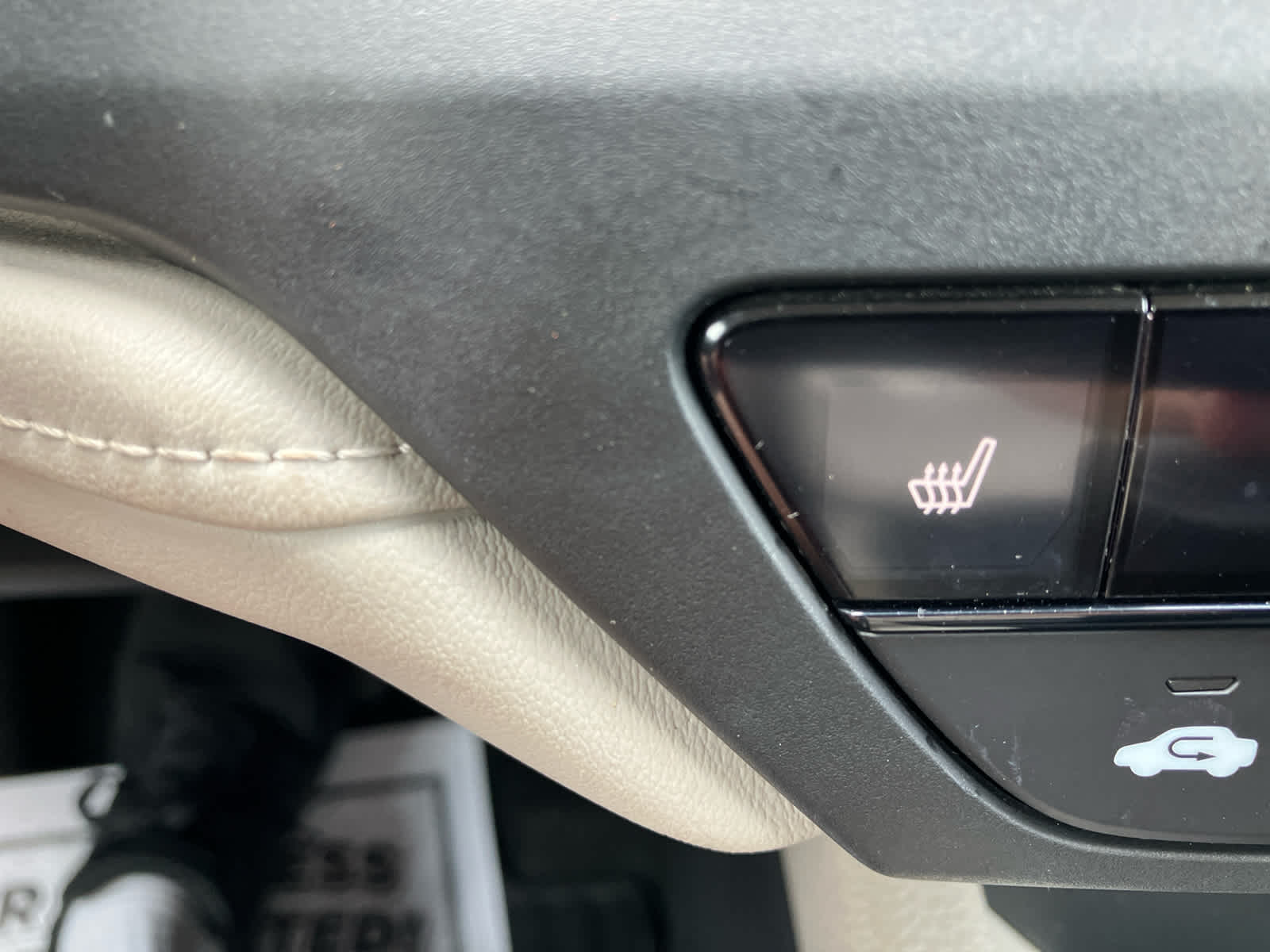 Vehicle image 25 of 35