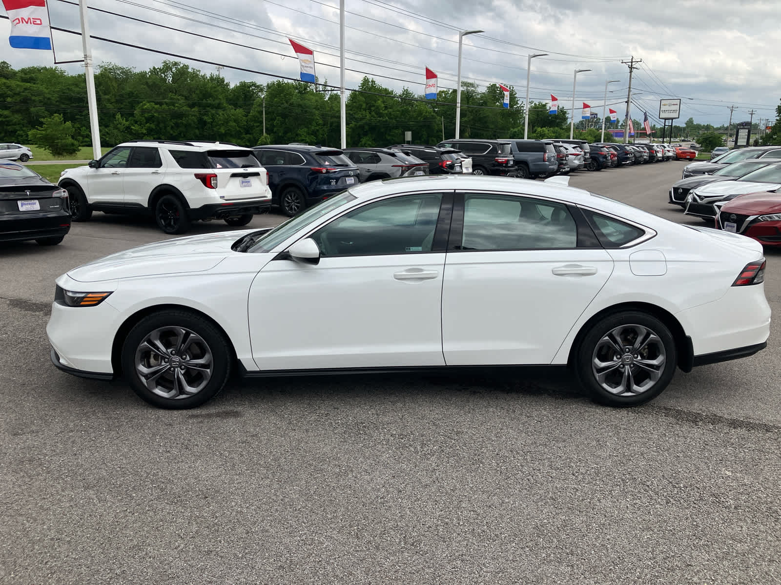 Vehicle image 8 of 35