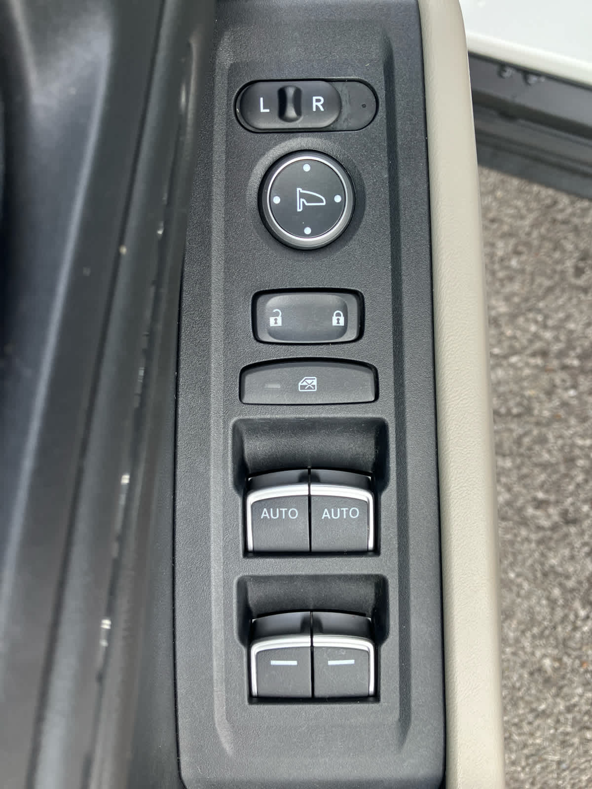 Vehicle image 12 of 35