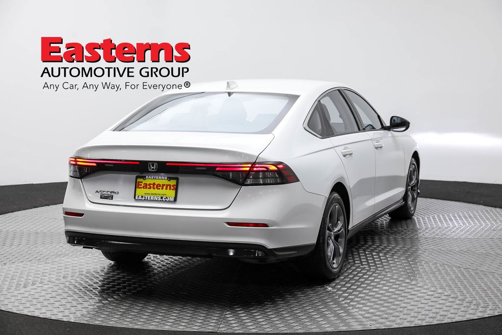 Vehicle image 23 of 97