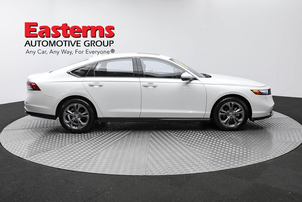 Vehicle image 17 of 97