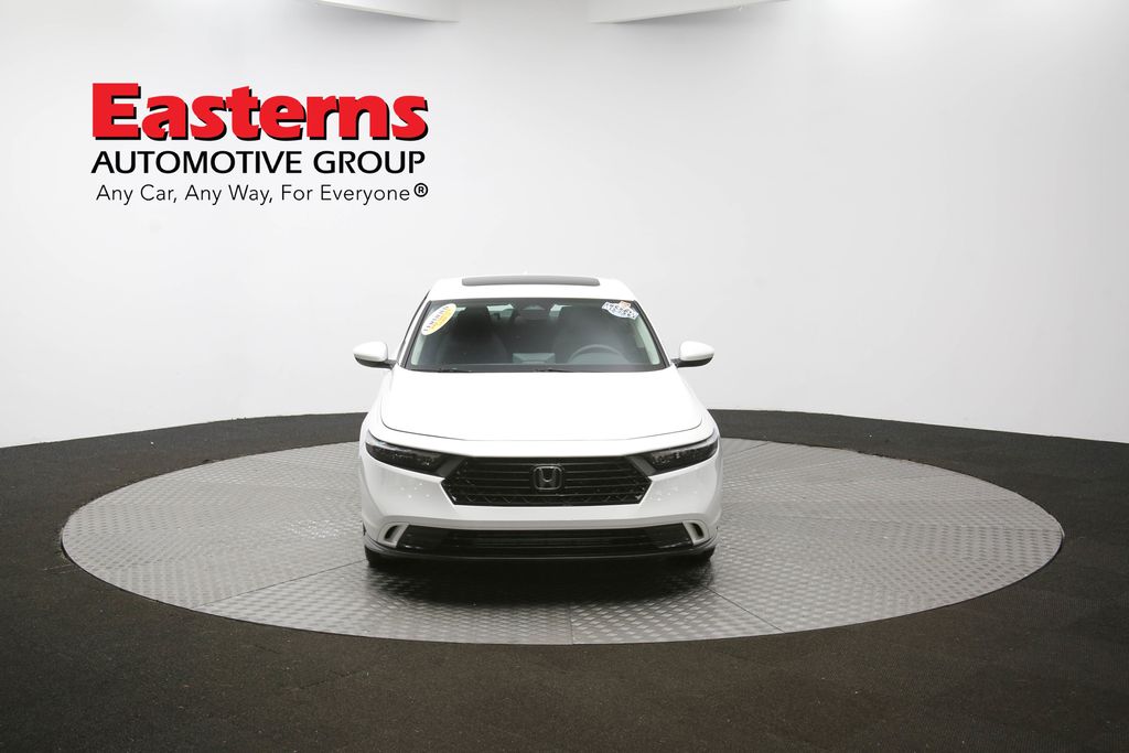 Vehicle image 7 of 97
