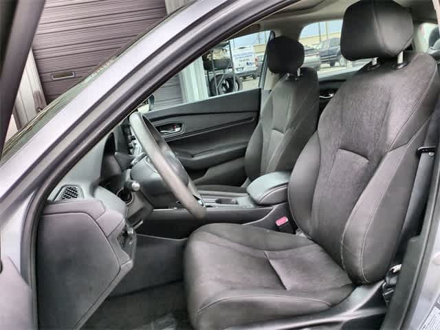 Vehicle image 17 of 36