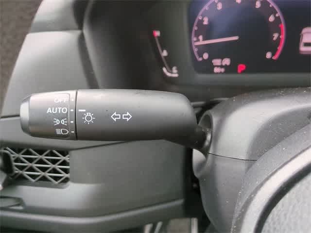 Vehicle image 28 of 36