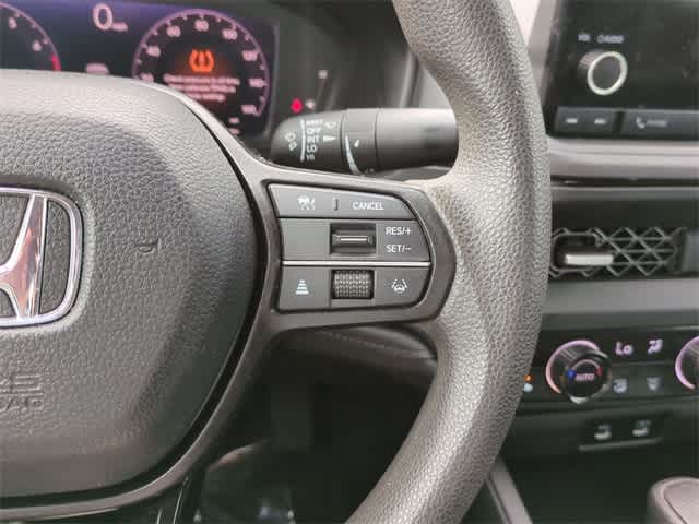 Vehicle image 26 of 36
