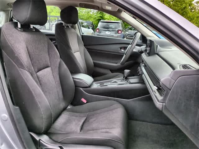 Vehicle image 23 of 36