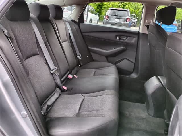 Vehicle image 22 of 36