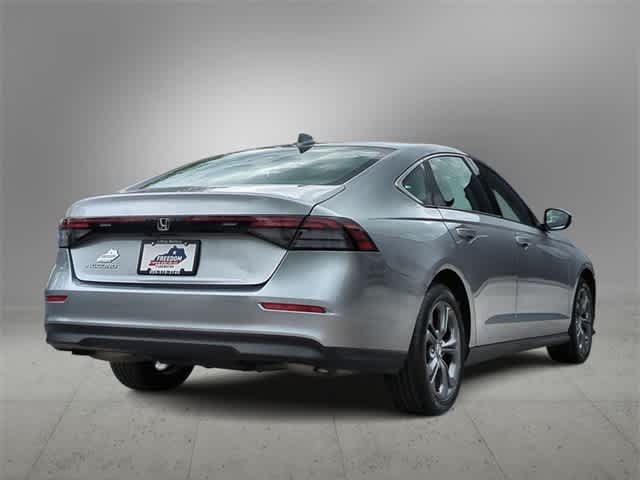 Vehicle image 7 of 36