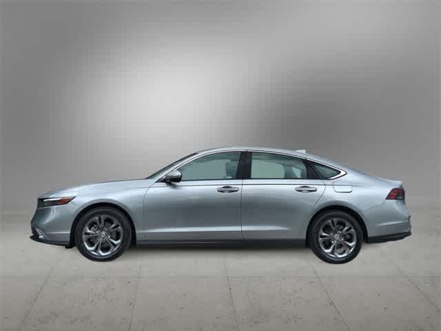 Vehicle image 10 of 36