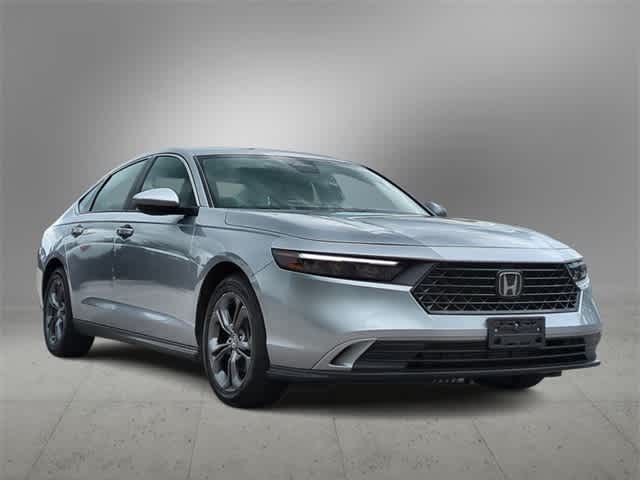 Vehicle image 5 of 36
