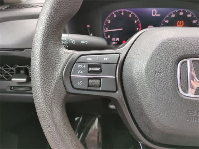 Vehicle image 25 of 36