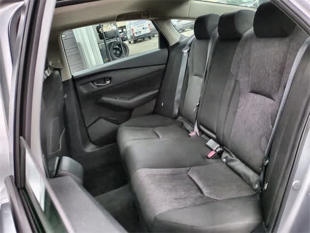 Vehicle image 21 of 36