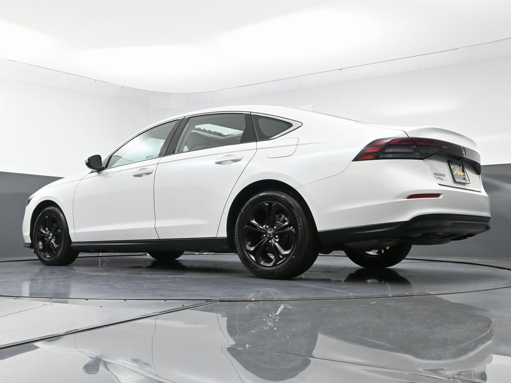 2023 Honda Accord EX Image 17 of 51