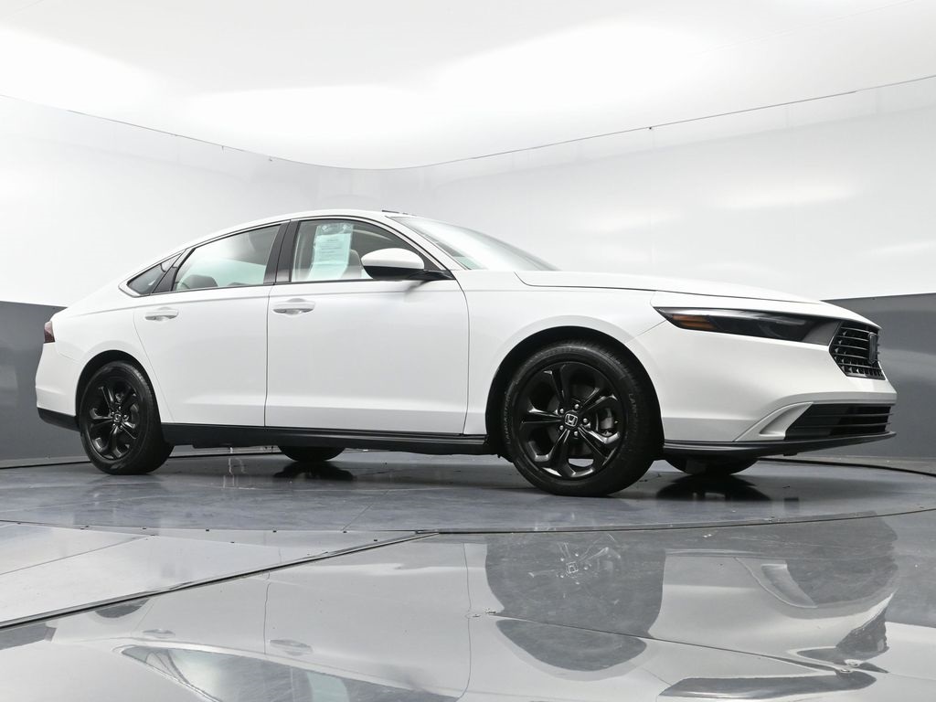 2023 Honda Accord EX Image 7 of 51