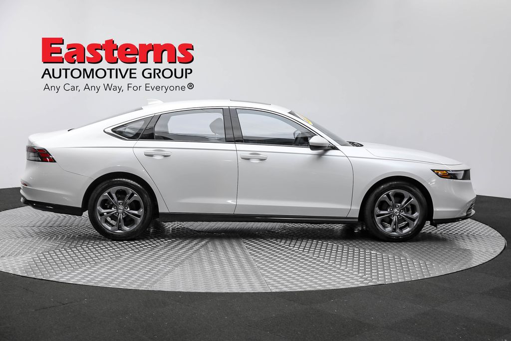 Vehicle image 17 of 98