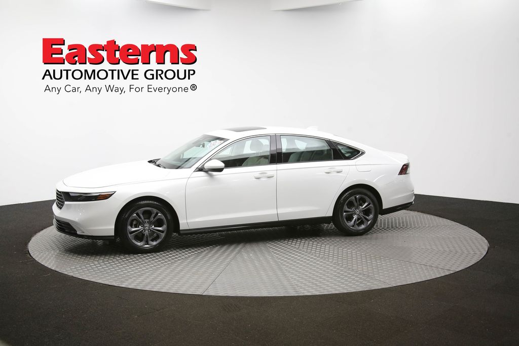 Vehicle image 4 of 98