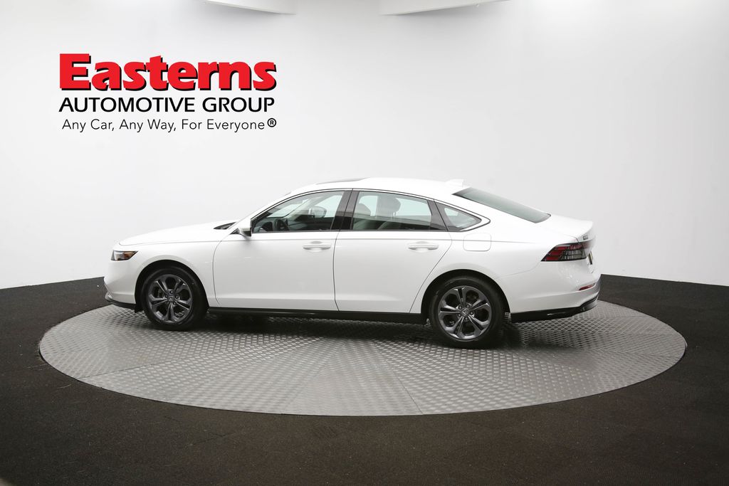 Vehicle image 33 of 98