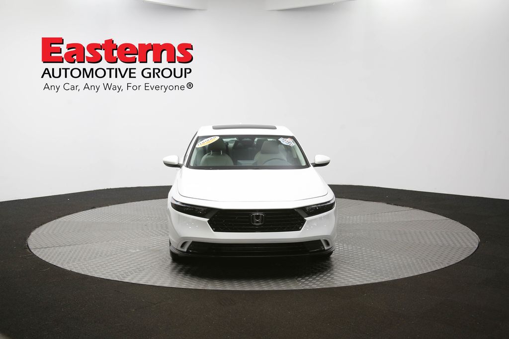 Vehicle image 7 of 98