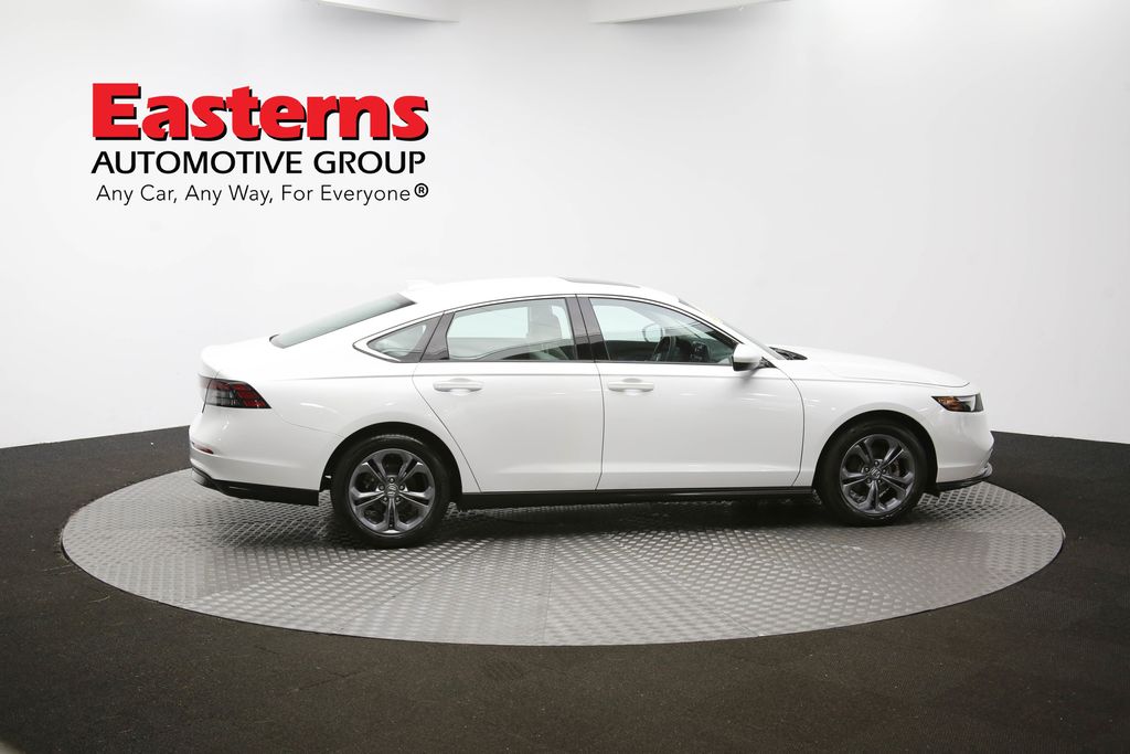 Vehicle image 19 of 98