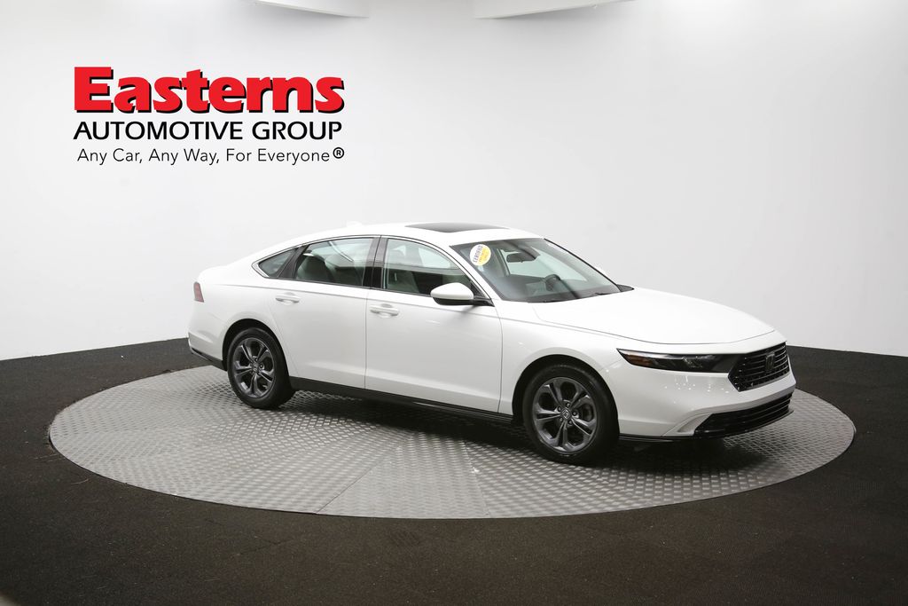Vehicle image 15 of 98