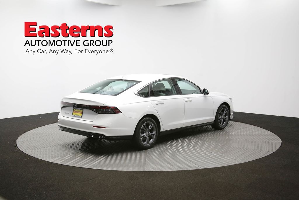 Vehicle image 21 of 98