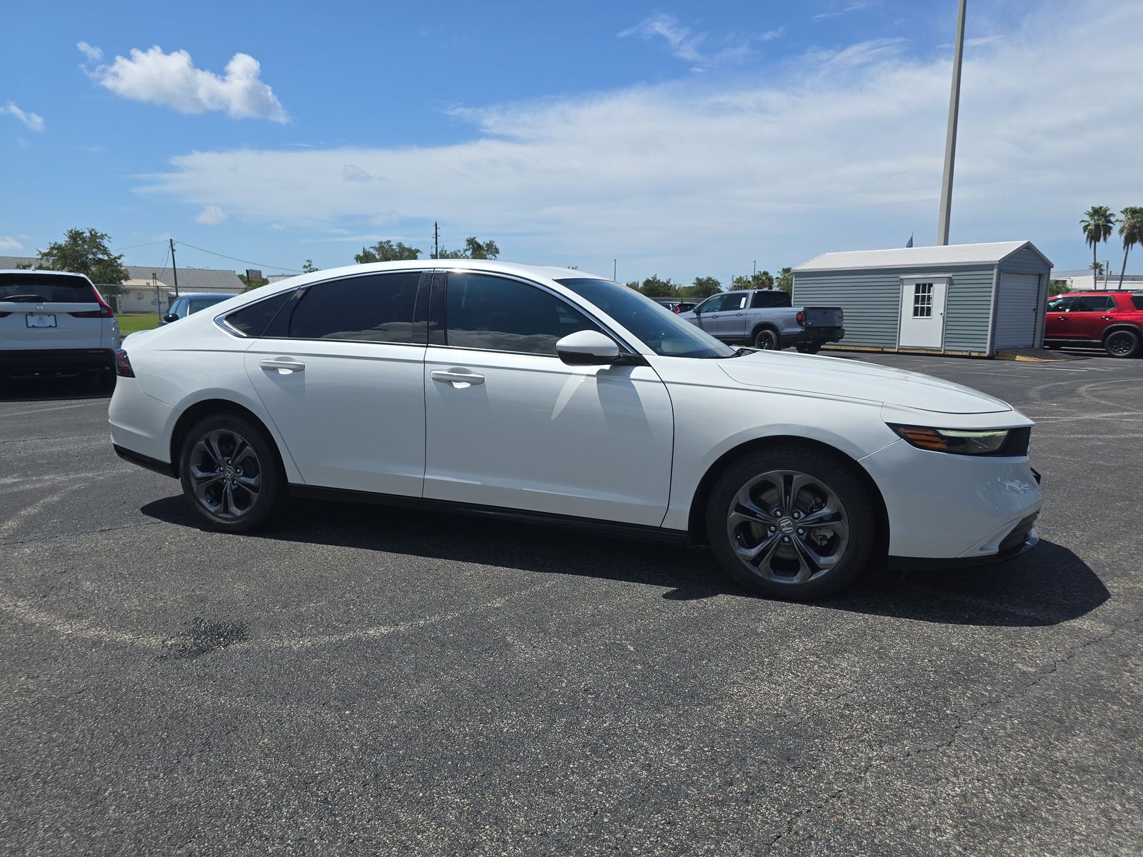 2023 Honda Accord Hybrid EX-L Image 1 of 30