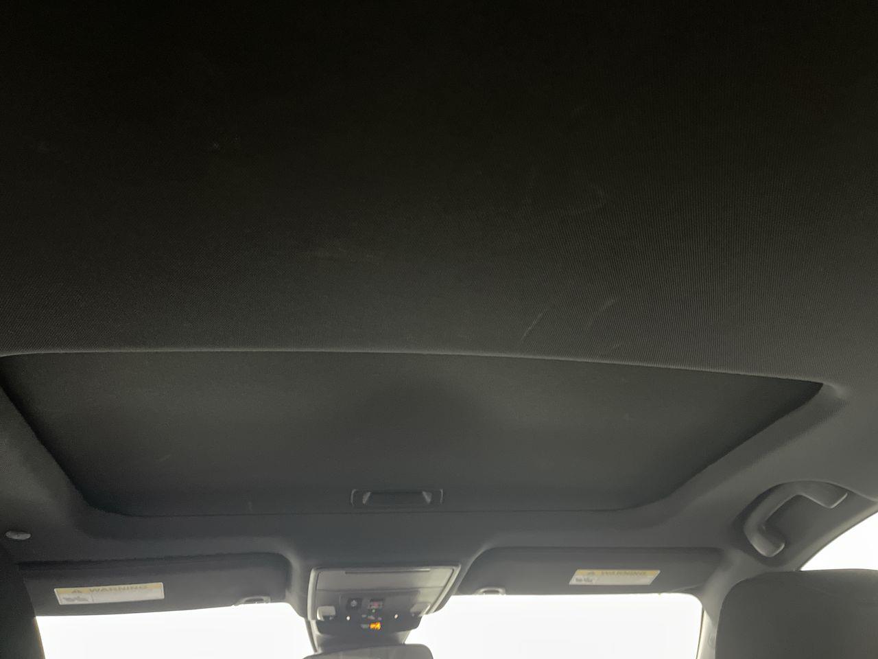 Vehicle image 21 of 25