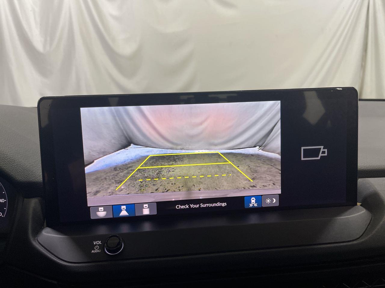 Vehicle image 17 of 25