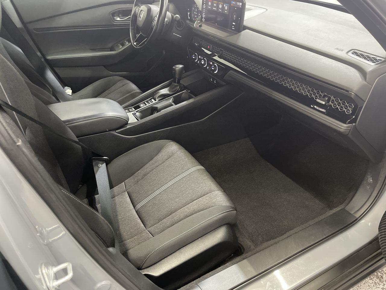 Vehicle image 24 of 25