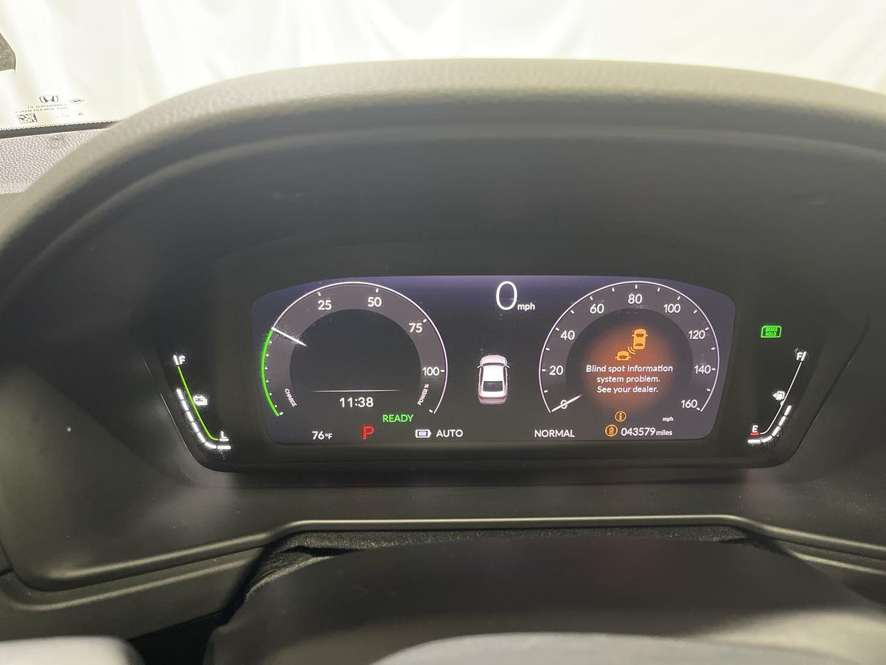 Vehicle image 15 of 25