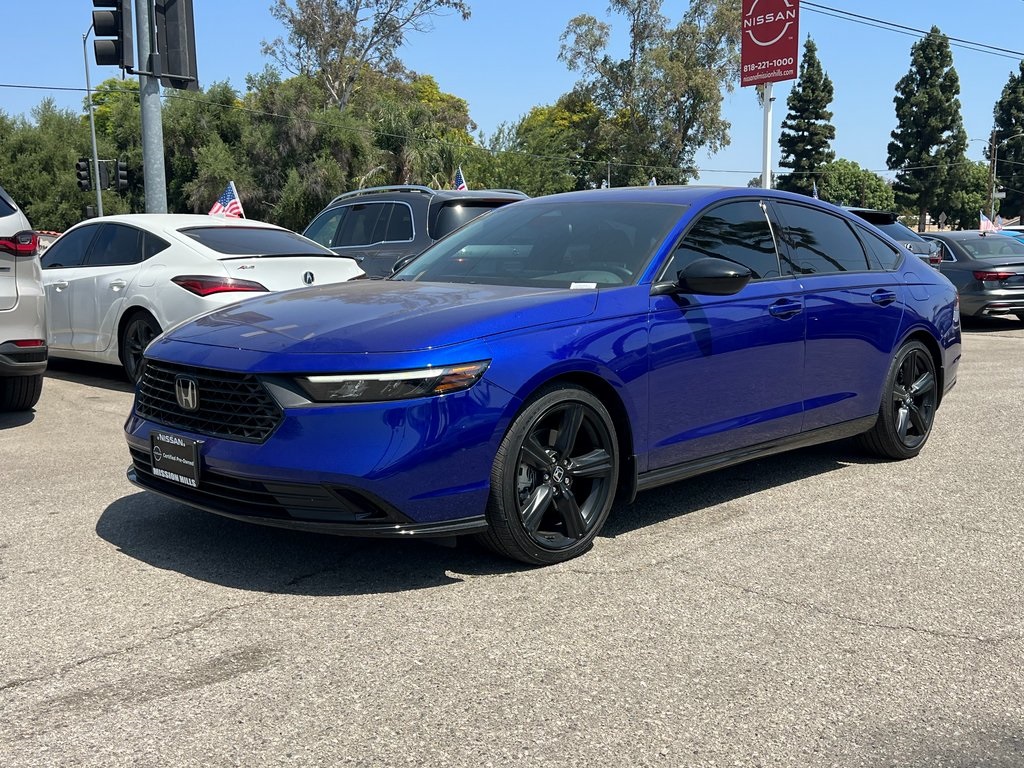 Vehicle image 2 of 28