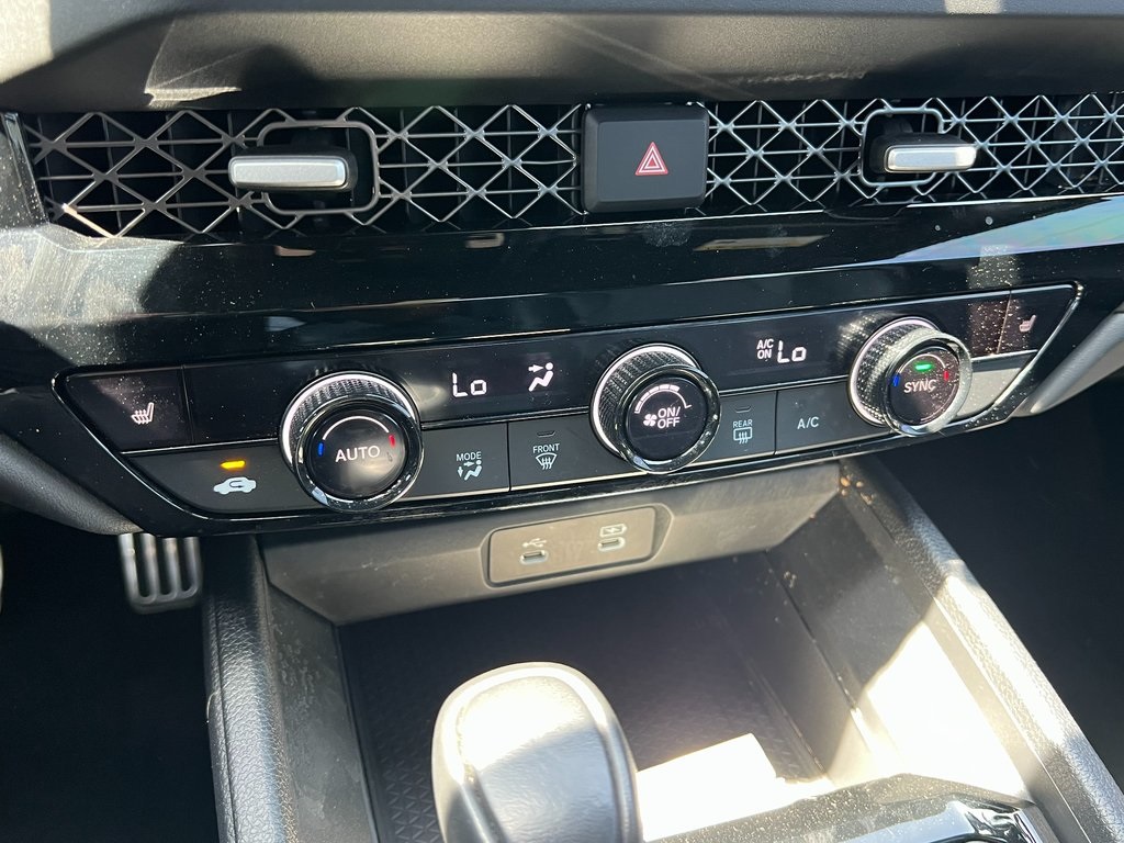Vehicle image 27 of 28