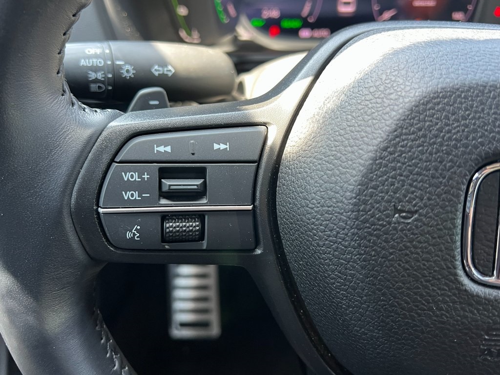 Vehicle image 23 of 28