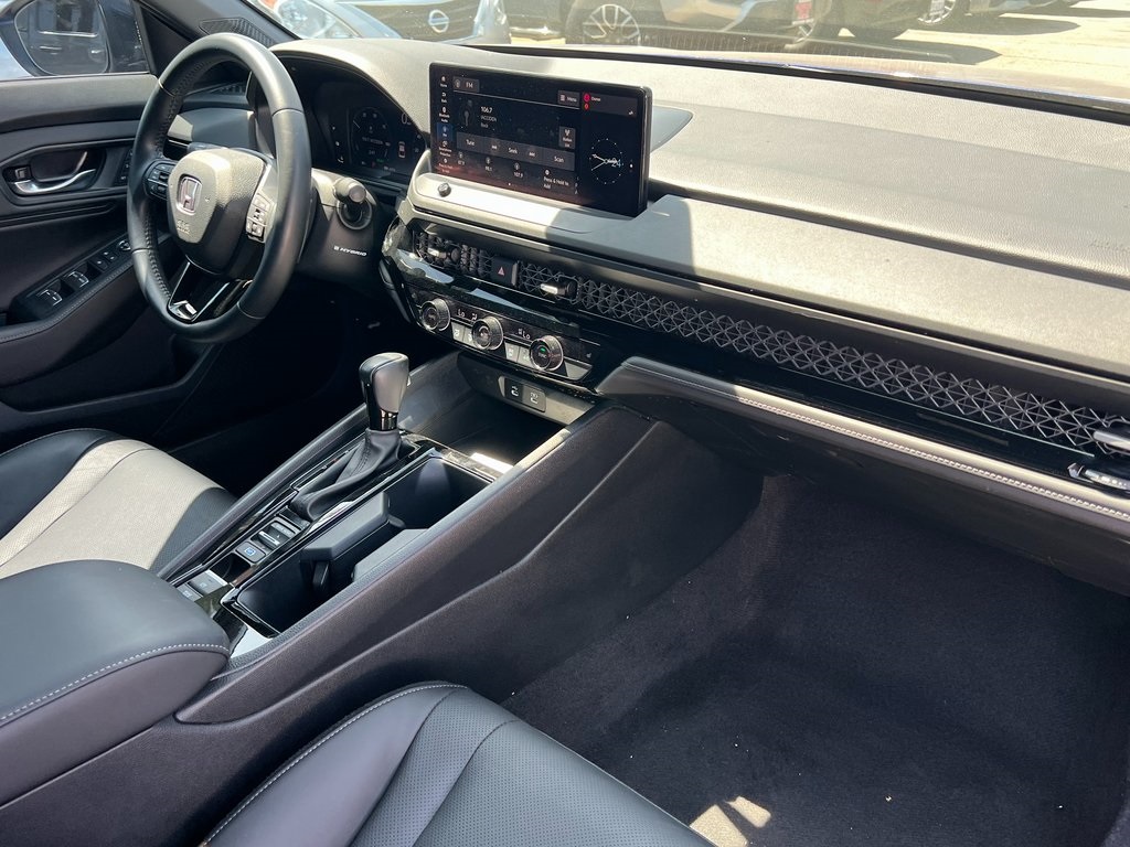 Vehicle image 14 of 28