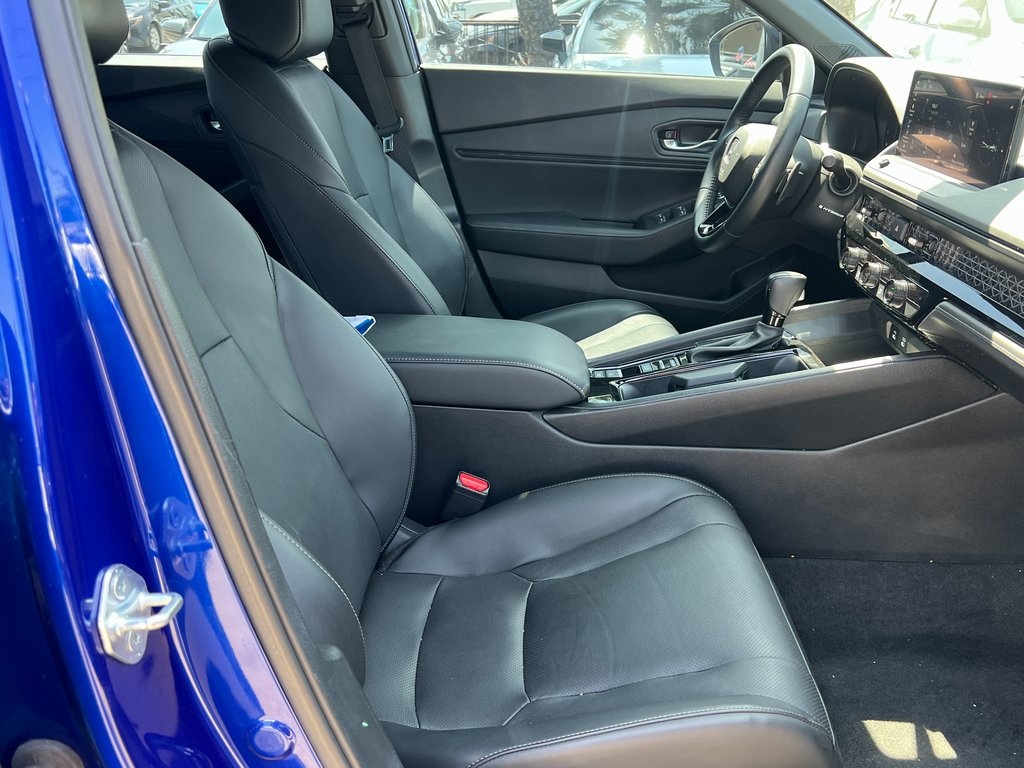 Vehicle image 11 of 28