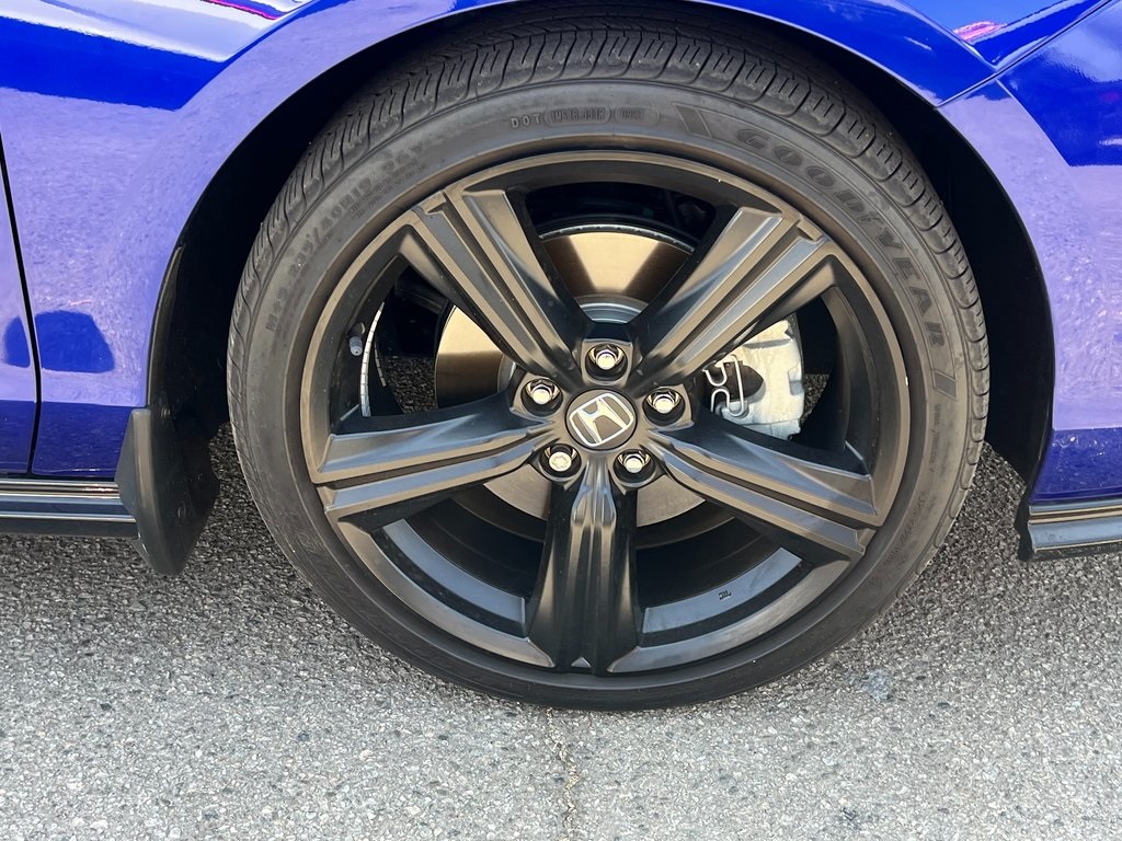 Vehicle image 8 of 28