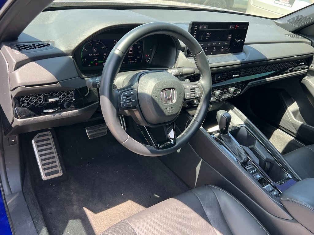 Vehicle image 15 of 28