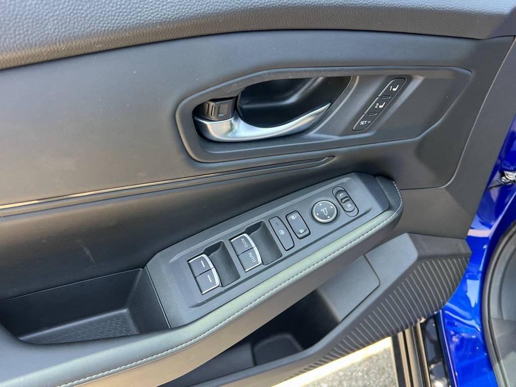 Vehicle image 22 of 28